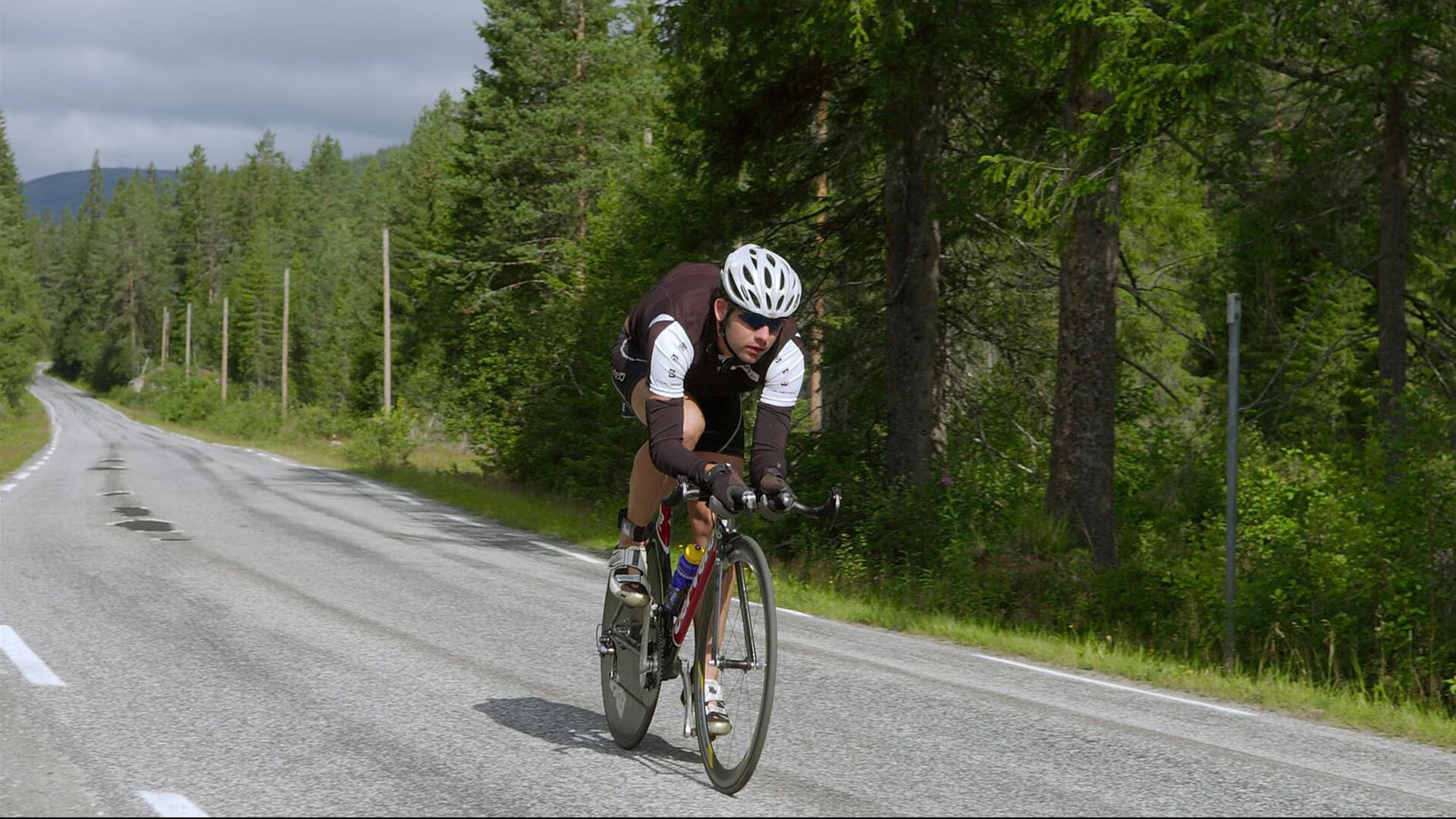 篮球赛场焦点！意大利队对阵荷兰队，关键一战，双方鏖战至最后一刻