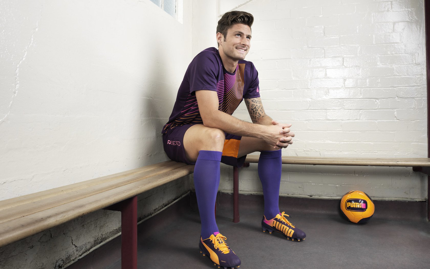 年终总决赛抢七大战对决在即!山东泰山演练定位球,俄克拉荷马城雷霆密集防守应对